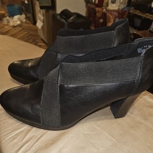 Cloudwalkers by Avenue Women's Black Comfort Criss-Cross Pumps 11 Wide